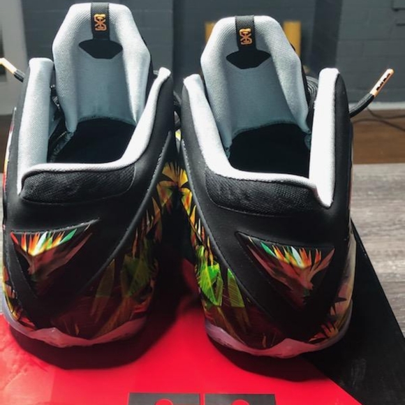 Lebron XI Size 8.5 - Picture 3 of 6